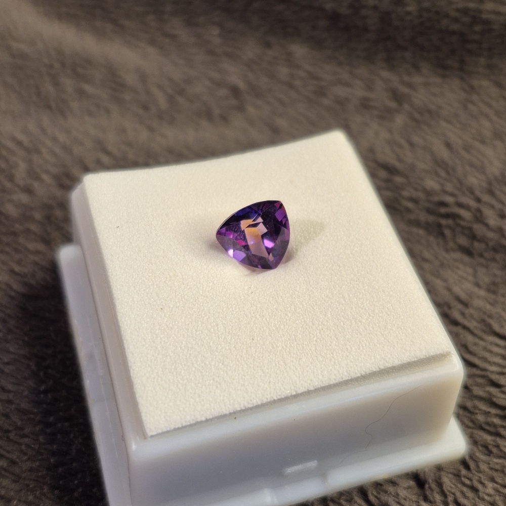 Mystic Topaz 2.0 ct 8mm triangle trilliant cut